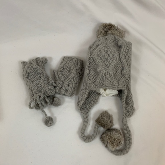 Shiraleah Chicago Grey Hat & Fingerless Glove Set With Rabbit Fur Trim - Picture 1 of 7